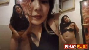 Nilaro ni Cookie ang Puki Habang Abala Lahat sa Videoke